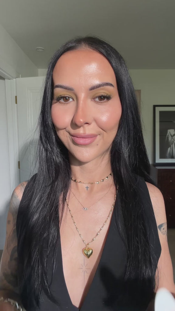 Nikki trying on creasles Hair clips, white color way, matte black color way, and gloss black with sparkle color way